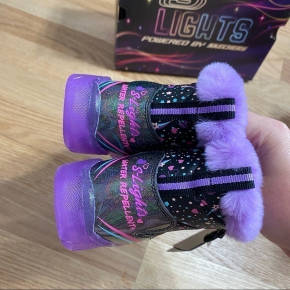 Skechers Water Repellant Light Up Winter Boots NEW Black Star Print 8 9 - Picture 4 of 7